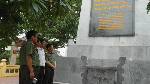 Phó Chủ tịch Quốc hội dự đêm giao lưu nghệ thuật "Lời thề La Tiến" ảnh 1